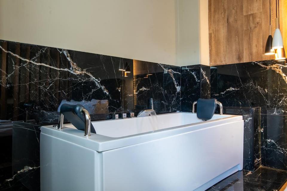 Noho Boutique , Premium Living Dikeou 8 Lejlighed Athen Eksteriør billede